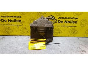 Used Front brake calliper, right Opel Vectra C Caravan 2.2 DIG 16V Price € 40,00 Margin scheme offered by de Nollen autorecycling