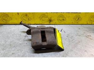 Used Front brake calliper, right Renault Clio II (BB/CB) 1.2 16V Price € 40,00 Margin scheme offered by de Nollen autorecycling