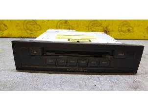 Used Radio CD player Audi Q7 (4LB) 3.0 TDI V6 24V Price on request offered by de Nollen autorecycling