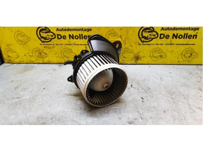Heating and ventilation fan motor from a Fiat Punto Evo (199) 1.4 2006