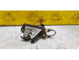 Used Tailgate lock mechanism Nissan Almera (N15) 1.4 LX,GX,S 16V Price € 30,00 Margin scheme offered by de Nollen autorecycling