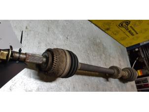 Used Front drive shaft, right Nissan Almera (N16) 1.8 16V Price € 40,00 Margin scheme offered by de Nollen autorecycling