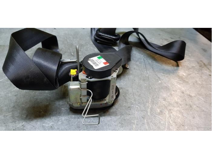 Seatbelt tensioner, left from a Alfa Romeo MiTo (955) 0.9 TwinAir 2013