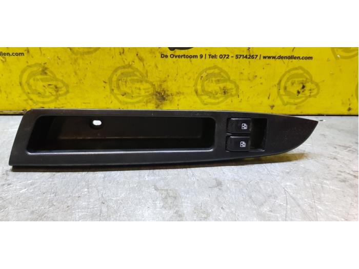 Usados Interruptor de ventanilla eléctrica Chevrolet Matiz 0.8 S,SE Precio € 42,35 IVA incluido ofrecido por autodemontage denollen