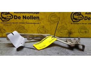 Usagé Charnière de capot Opel Corsa D 1.3 CDTi 16V ecoFLEX Prix sur demande proposé par de Nollen autorecycling
