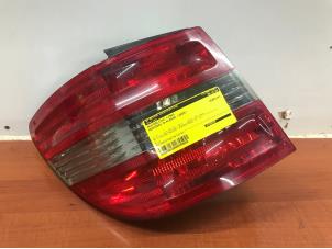 Begagnade Baklykta, vänster Mercedes B (W245) 1.5 B-150 16V Pris € 40,00 Marginaltabell erbjuds av de Nollen autorecycling
