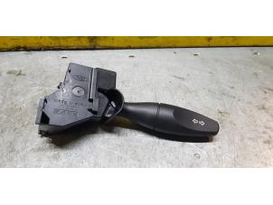 Used Indicator switch Ford Mondeo III Wagon 2.0 TDCi 115 16V Price € 15,00 Margin scheme offered by de Nollen autorecycling