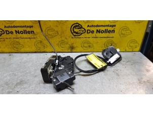 Used Door lock mechanism 2-door, right Smart Fortwo Coupé (451.3) 1.0 Micro Hybrid Drive Price on request offered by de Nollen autorecycling