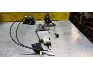 Used Tailgate lock mechanism Smart Fortwo Coupé (451.3) 1.0 Micro Hybrid Drive Price on request offered by de Nollen autorecycling