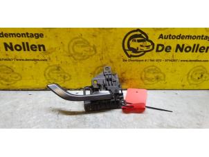 Used Front door handle 4-door, right Hyundai i30 (PDEB5/PDEBB/PDEBD/PDEBE) 2.0 N Turbo 16V Performance Pack Price on request offered by de Nollen autorecycling