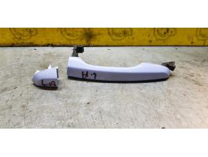 Used Rear door handle 4-door, left Hyundai i30 (PDEB5/PDEBB/PDEBD/PDEBE) 2.0 N Turbo 16V Performance Pack Price on request offered by de Nollen autorecycling