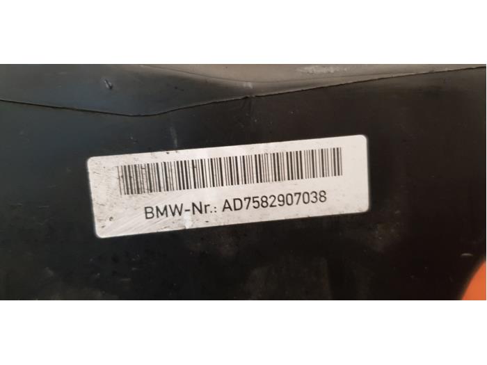Air box from a BMW Z4 Roadster (E89) sDrive 23i 2.5 24V 2009