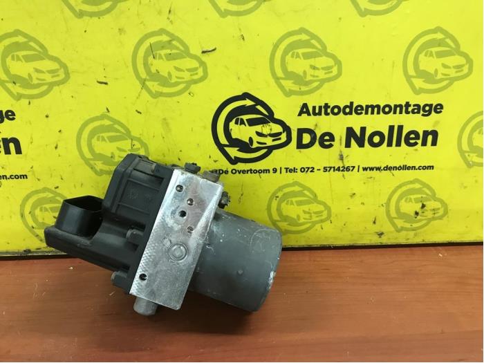 Używane Pompa ABS Rover 75 2.0 V6 24V Classic Cena € 71,00 Procedura marży oferowane przez autodemontage denollen
