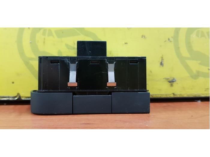Usados Interruptor Audi A1 (8X1/8XK) 1.2 TFSI Precio € 20,00 Norma de margen ofrecido por autodemontage denollen