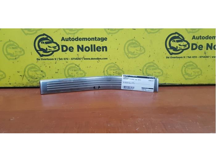 Begagnade Dekorstripe Mercedes E (W212) E-220 CDI 16V BlueEfficiency Pris € 30,00 Marginaltabell erbjuds av autodemontage denollen