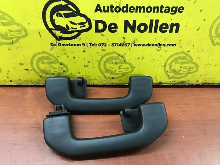 Begagnade Handtag Mercedes CLA (117.3) 2.0 CLA-45 AMG Turbo 16V Pris € 48,40 Inklusive moms erbjuds av autodemontage denollen