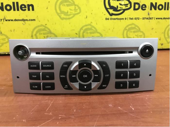 Używane Radioodtwarzacz CD Peugeot 407 (6C/J) 2.0 16V Cena € 60,50 Z VAT oferowane przez autodemontage denollen