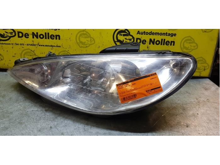 Headlight, left from a Peugeot 206 SW (2E/K) 1.4 HDi 2006