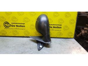 Used Wing mirror, left Chrysler PT Cruiser 2.2 CRD 16V Price € 48,40 Inclusive VAT offered by de Nollen autorecycling