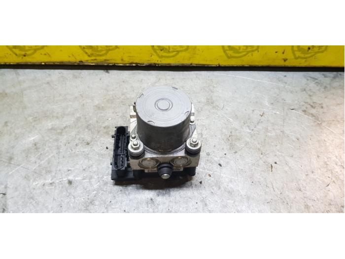 Usagé Pompe ABS Subaru Impreza II (GD) 2.5 WRX 16V Prix sur demande proposé par autodemontage denollen