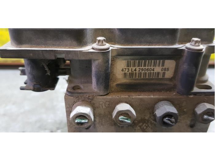 Used ABS pump Renault Twingo (C06) 1.2 Price € 57,00 Margin scheme offered by autodemontage denollen