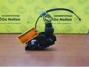 Używane Mechanizm blokady drzwi lewych przednich wersja 4-drzwiowa Volvo V50 (MW) 2.0 D 16V Cena € 50,00 Procedura marży oferowane przez de Nollen autorecycling