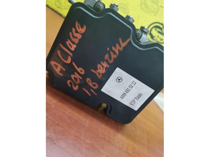 Begagnade ABS-pump Mercedes A (W176) 1.6 A-160 16V Pris € 171,82 Inklusive moms erbjuds av autodemontage denollen