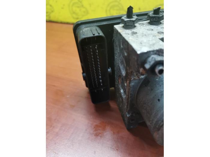 Begagnade ABS-pump Mercedes C (W205) C-220 2.2 CDI BlueTEC, C-220 d 16V Pris € 71,00 Marginaltabell erbjuds av autodemontage denollen
