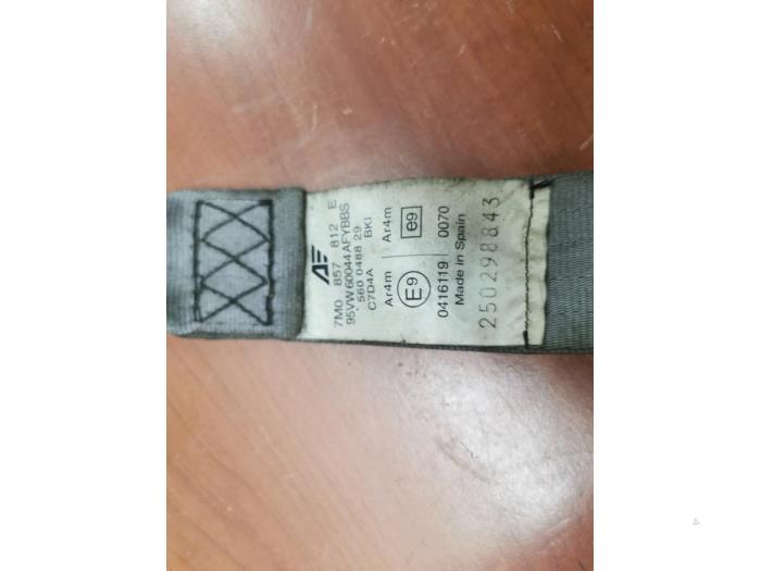 Rear seatbelt, right from a Seat Alhambra (7V8/9) 1.9 TDi 115 1998