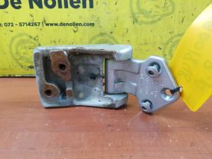 Used Tailgate hinge Volkswagen Multivan T5 (7E/7HC/7HF/7HM) 2.5 TDi 4Motion Price € 30,25 Inclusive VAT offered by de Nollen autorecycling