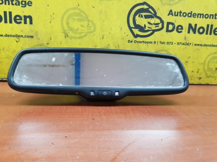 Rear view mirror from a Nissan Qashqai (J11) 1.6 DIG-T 163 16V 2017
