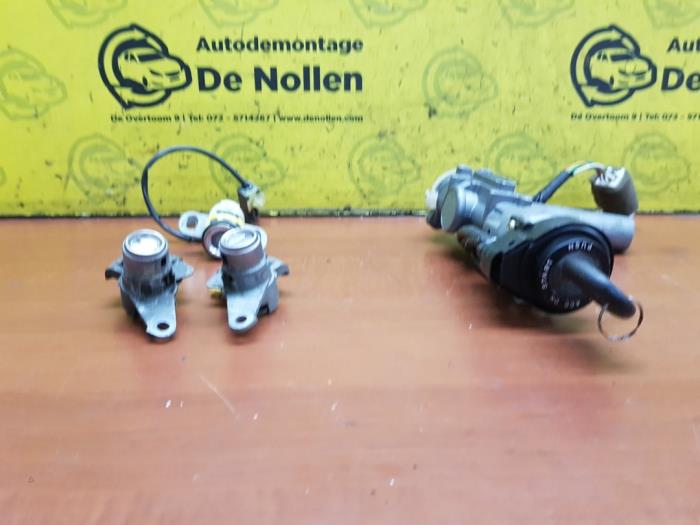 Gebrauchte Schlossset Hyundai Coupe 2.0i 16V CVVT Preis € 50,00 Margenregelung angeboten von autodemontage denollen