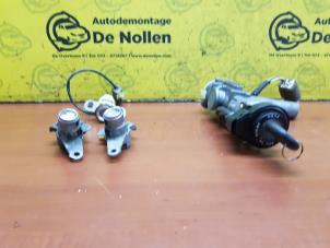 Used Set of locks Hyundai Coupe 2.0i 16V CVVT Price € 50,00 Margin scheme offered by de Nollen autorecycling
