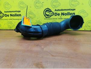 Used Air intake hose Landrover Discovery V (LR) 2.0 Td4 16V Price € 90,75 Inclusive VAT offered by de Nollen autorecycling