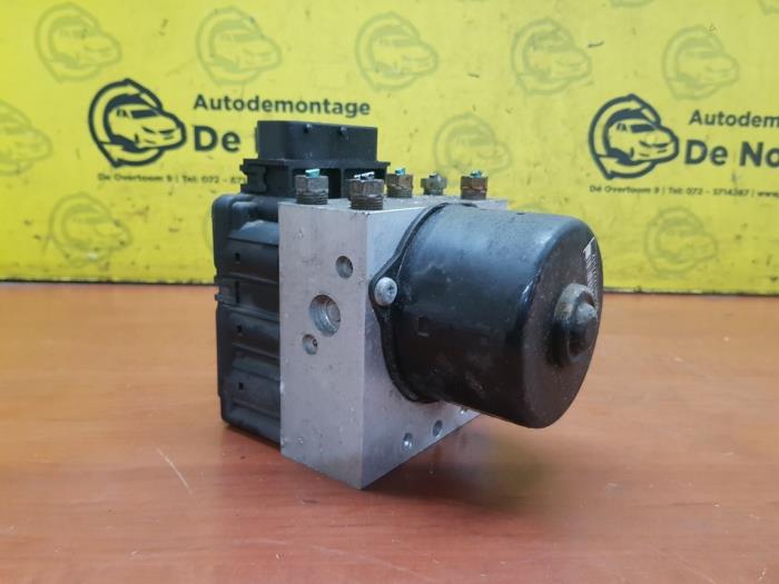 Begagnade ABS-pump Renault Twingo (C06) 1.2 16V Pris € 33,00 Marginaltabell erbjuds av autodemontage denollen