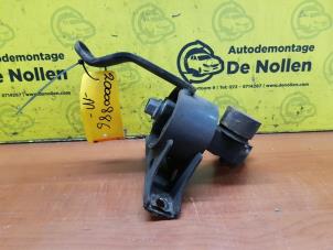 Used Engine mount Hyundai Matrix Price on request offered by de Nollen autorecycling
