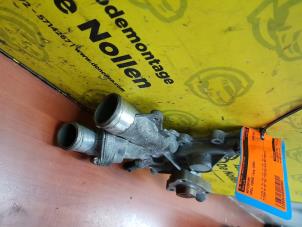 Usados Bomba de agua Opel Corsa D 1.2 16V Precio € 36,30 IVA incluido ofrecido por de Nollen autorecycling