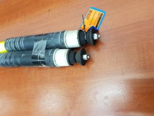 Used Shock absorber kit Renault Clio IV (5R) 0.9 Energy TCE 90 12V Price € 50,00 Margin scheme offered by de Nollen autorecycling