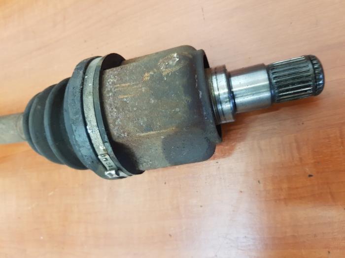 Front drive shaft, left from a Land Rover Freelander Hard Top 2.0 di 2000