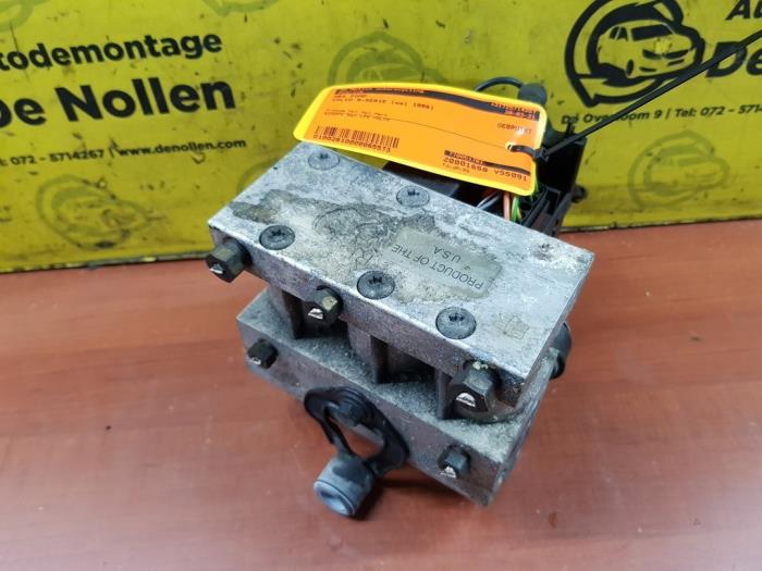 Usagé Pompe ABS Volvo 940 I Estate 2.3i (LPT) Polar Prix € 142,00 Règlement à la marge proposé par autodemontage denollen