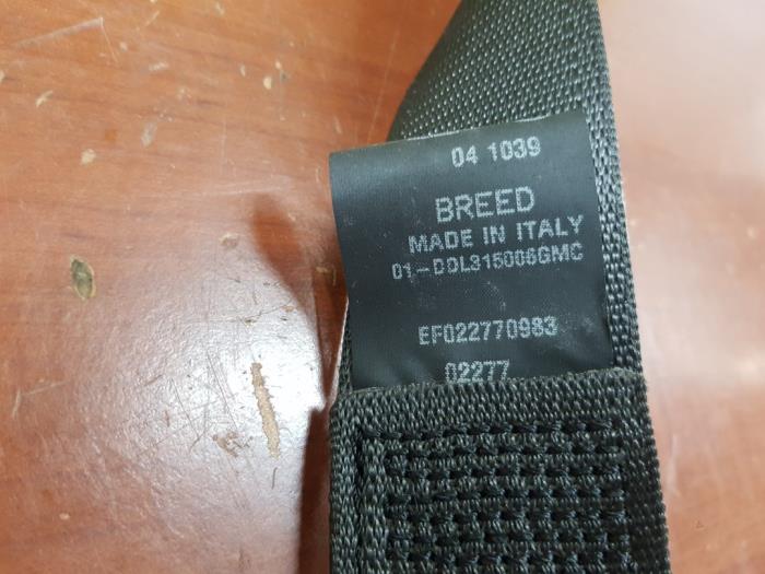 Rear seatbelt, right from a Opel Vectra C 1.8 16V 2004