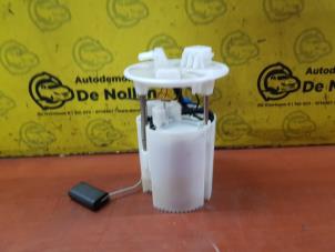 Used Electric fuel pump Renault Twingo III (AH) 1.0 SCe 70 12V Price on request offered by de Nollen autorecycling
