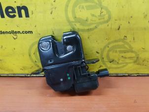 Used Tailgate lock mechanism Renault Twingo III (AH) 1.0 SCe 70 12V Price on request offered by de Nollen autorecycling