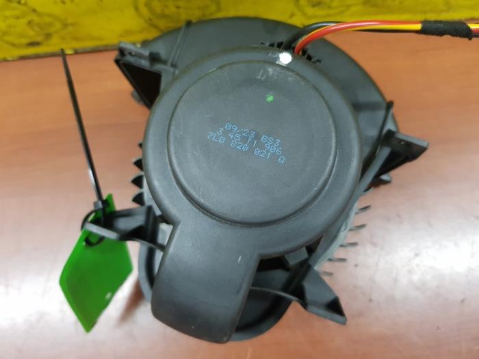 Heating and ventilation fan motor from a Porsche Cayenne (9PA) 3.2 V6 24V 2005