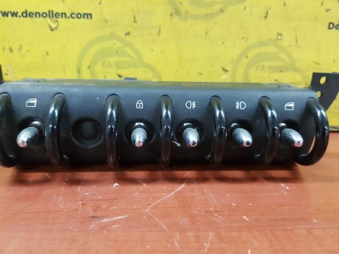 Usados Interruptor de ventanilla eléctrica BMW Mini (R50/53) 1.6 16V Cooper Precio € 35,00 Norma de margen ofrecido por autodemontage denollen