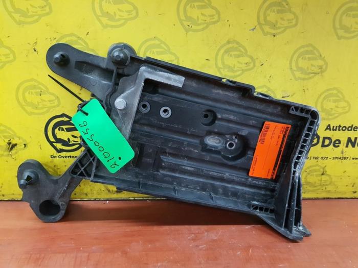 Battery box from a Volkswagen Golf VII (AUA) 2.0 GTD 16V 2015