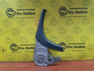 Used Parking brake lever Mercedes Sprinter 3t (906.61) 210 CDI 16V Price € 48,40 Inclusive VAT offered by de Nollen autorecycling