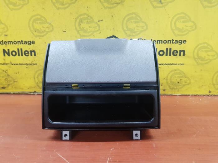Begagnade Askkopp, fram Mercedes Sprinter 3t (906.61) 210 CDI 16V Pris € 42,35 Inklusive moms erbjuds av autodemontage denollen