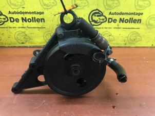 Usagé Pompe de direction Volvo V40 (VW) 2.0 16V Prix € 40,00 Règlement à la marge proposé par de Nollen autorecycling