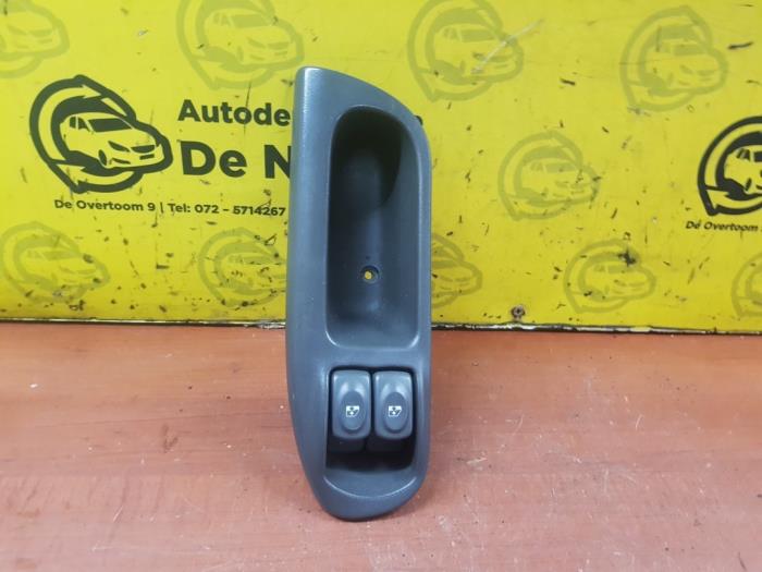 Usados Interruptor de ventanilla eléctrica Renault Scénic I (JA) 2.0 16V RX4 Precio € 25,00 Norma de margen ofrecido por autodemontage denollen